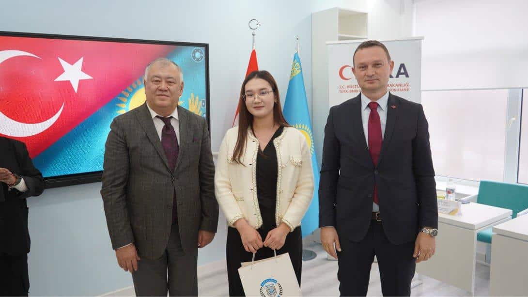  Eğitim Müşavirimiz Ömer İNAN Buketov Karagandı Devlet Üniversitesindeki Türk Dili Sınıfının Açılışına  Katıldı